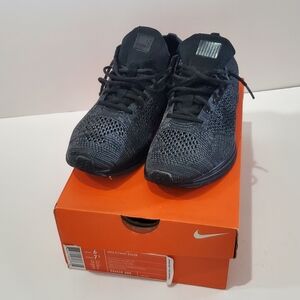 Nike Flyknit Racer Size 6